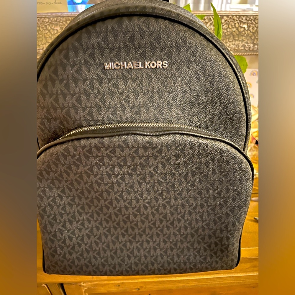 MICHAEL KORS
Cooper Logo Backpack Black & Grey